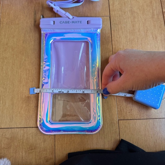 Case-Mate Holographic Phone Pouch with Lavender Strap - Picture 5 of 8